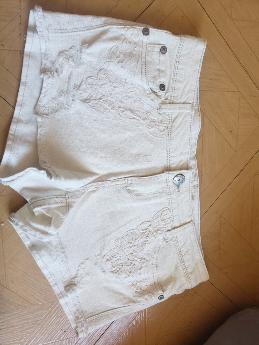 Vanilla Sky Cream Shorts Size 11